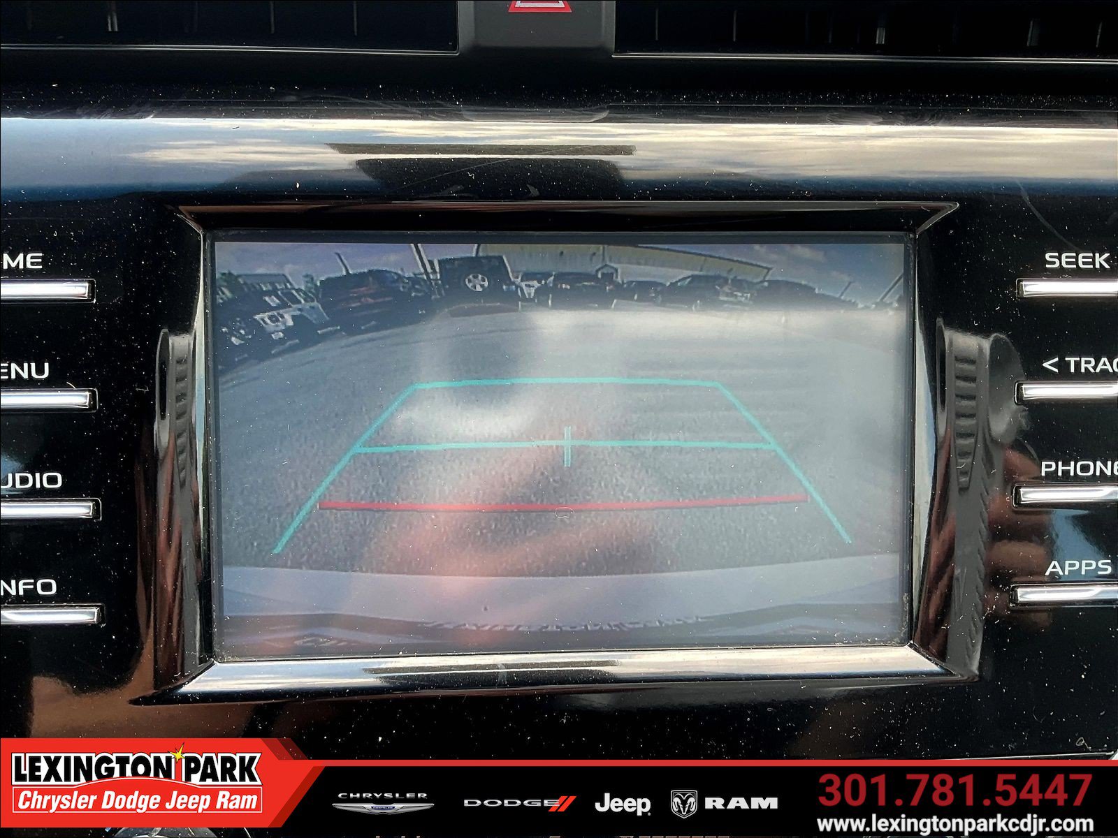 Used 2018 Toyota Camry SE FWD image 14