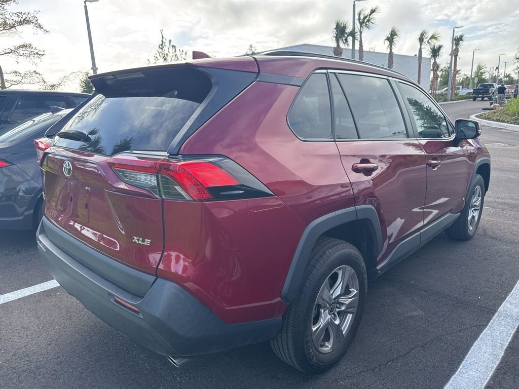 Used 2022 Toyota RAV4 XLE w/ Convenience Package FWD image 5