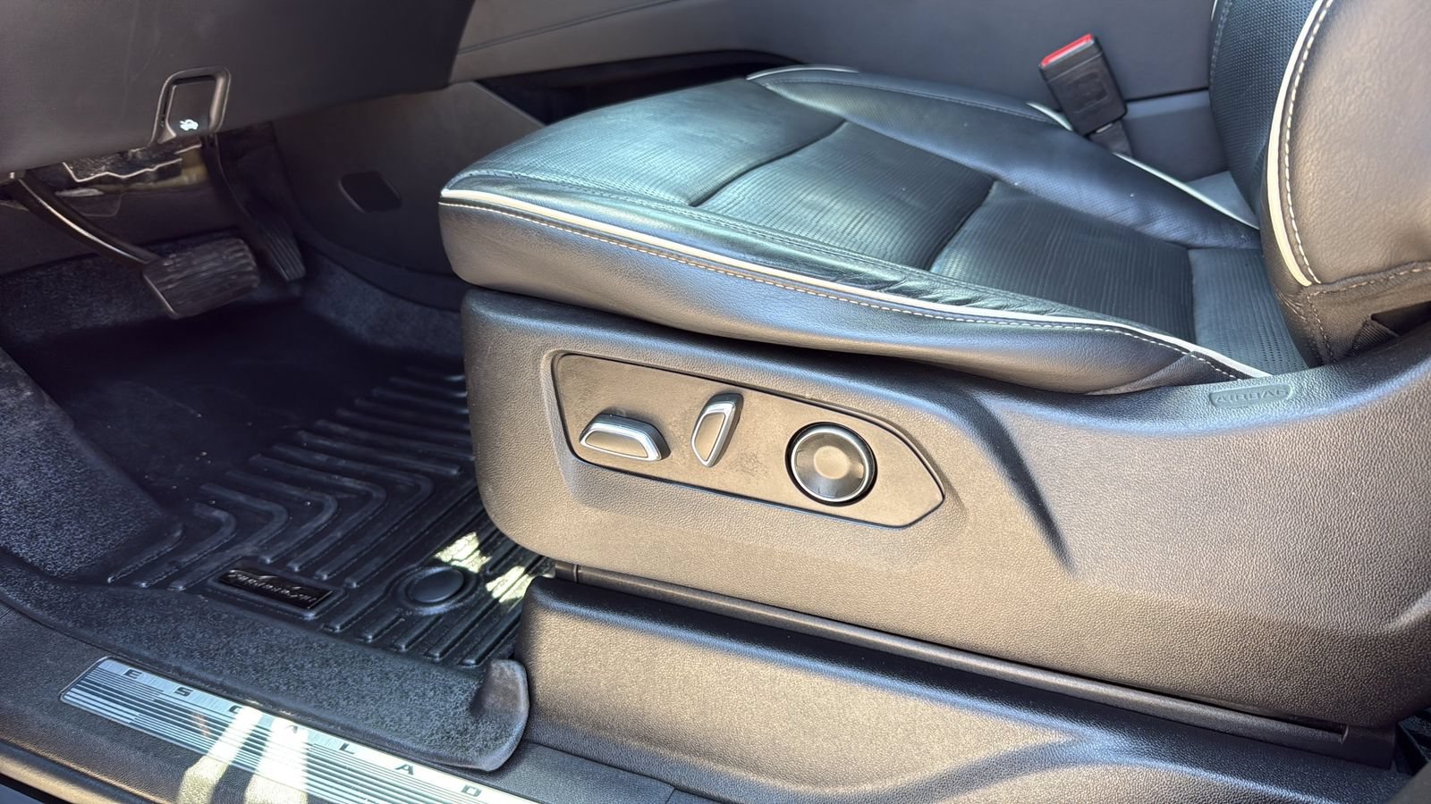 Used 2021 Cadillac Escalade Premium Luxury RWD image 10