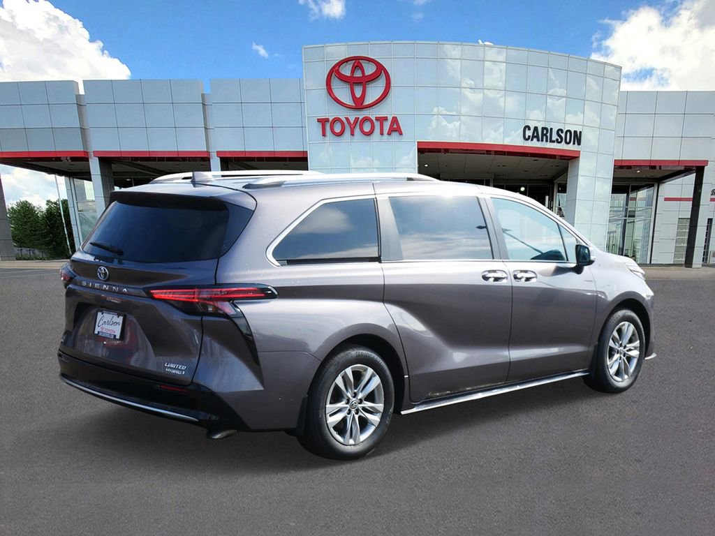Used 2023 Toyota Sienna Limited image 5
