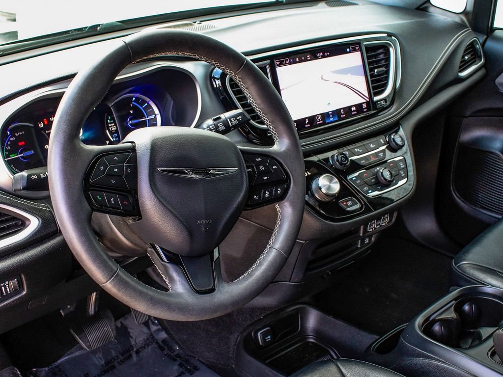 Used 2022 Chrysler Pacifica Touring-L w/ Uconnect Theater Family Group image 13