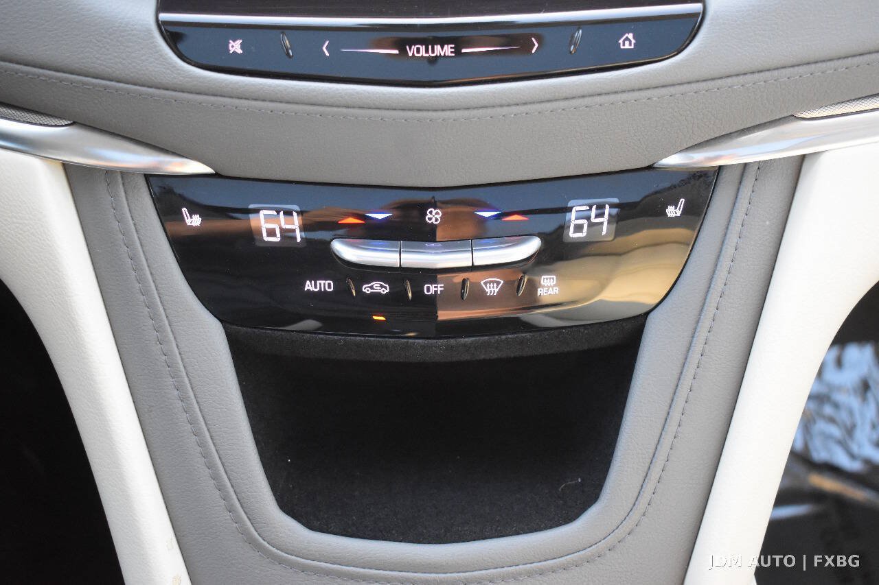 Used 2017 Cadillac XT5 Luxury w/ Driver Awareness Package AWD/4WD image 27