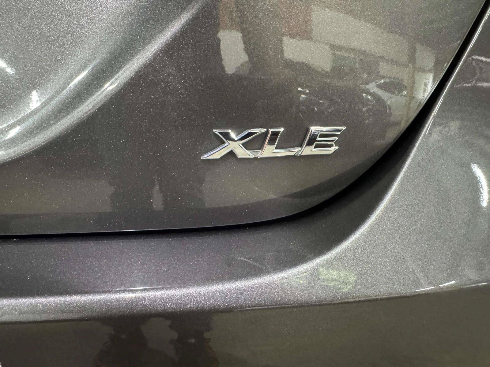 Used 2020 Toyota Camry XLE FWD image 20