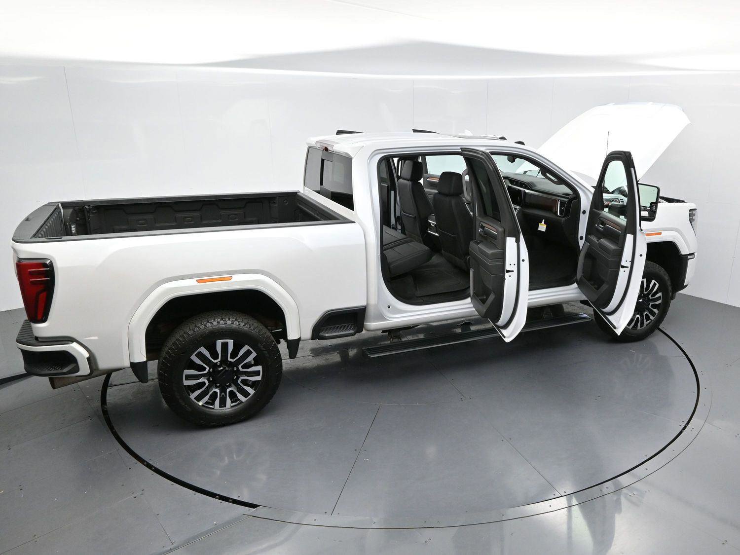 Used 2024 GMC Sierra 2500 Denali w/ Denali Reserve Package image 9