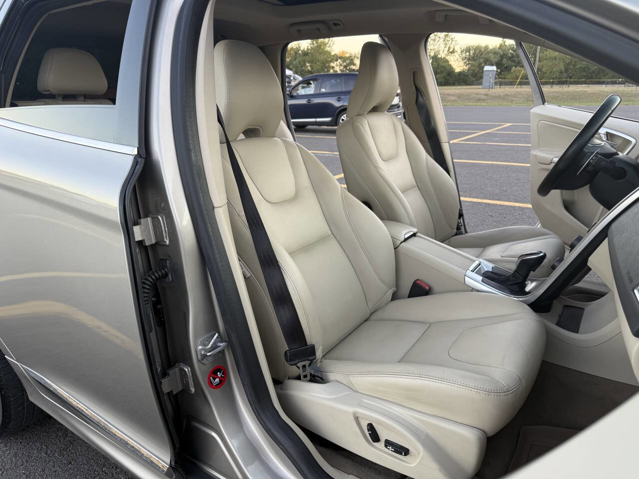 Used 2015 Volvo XC60 T6 image 16