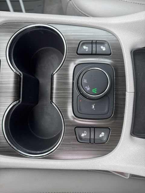 Used 2023 GMC Acadia SLT FWD image 24
