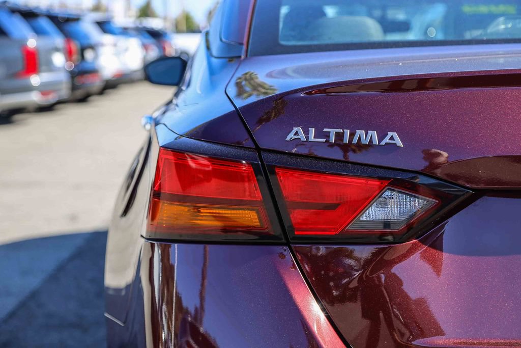 Used 2025 Nissan Altima 2.5 SV FWD image 7