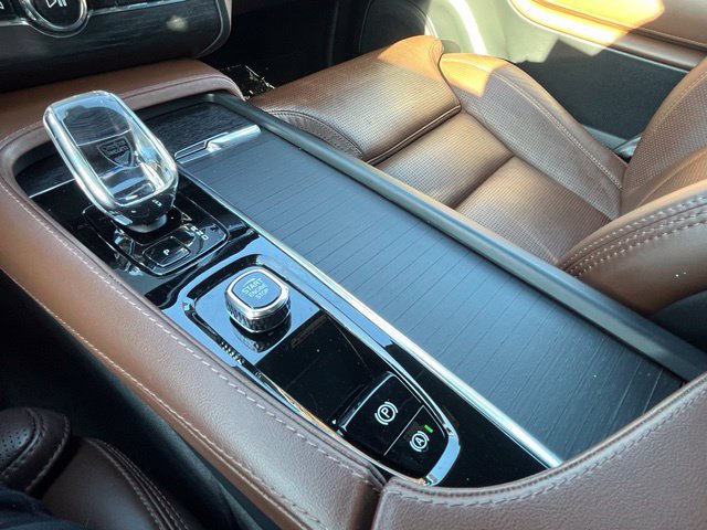 Used 2023 Volvo XC90 T8 Ultimate w/ Lounge Package AWD/4WD image 18