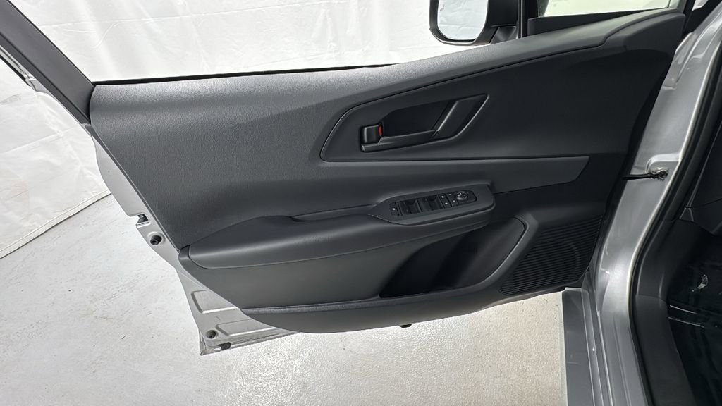 Used 2024 Toyota Prius LE image 18