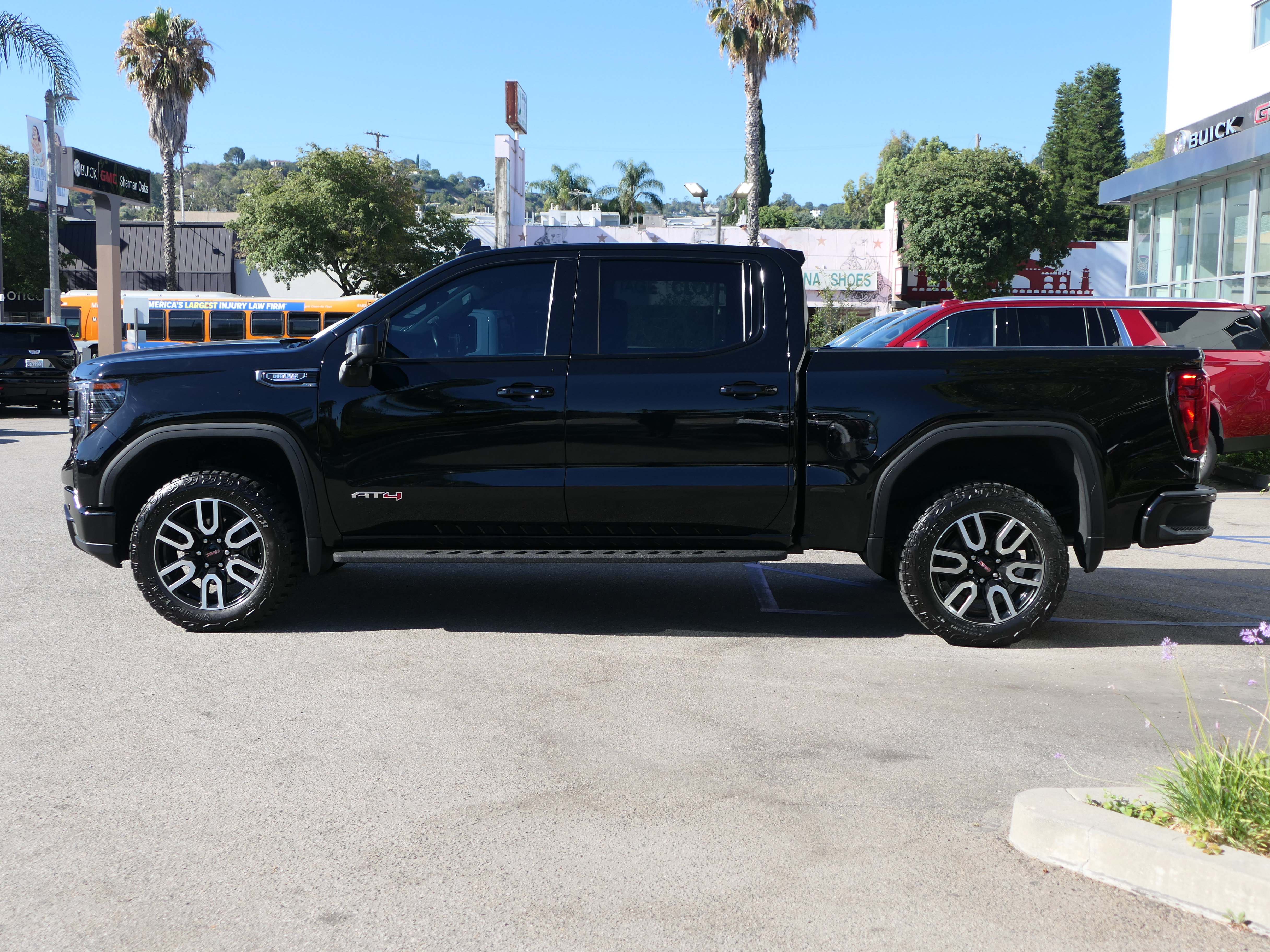 Used 2023 GMC Sierra 1500 AT4 w/ AT4 Premium Package AWD/4WD image 2
