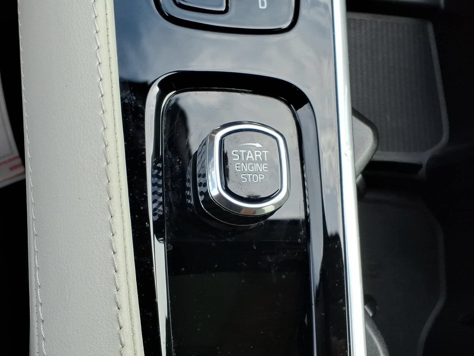 Certified 2024 Volvo XC90 B5 Plus AWD/4WD image 28