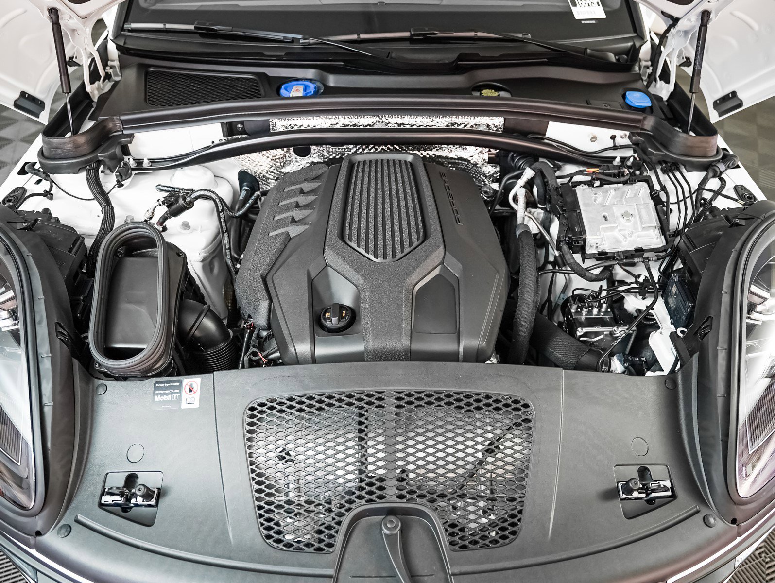 New 2026 Porsche Macan image 13