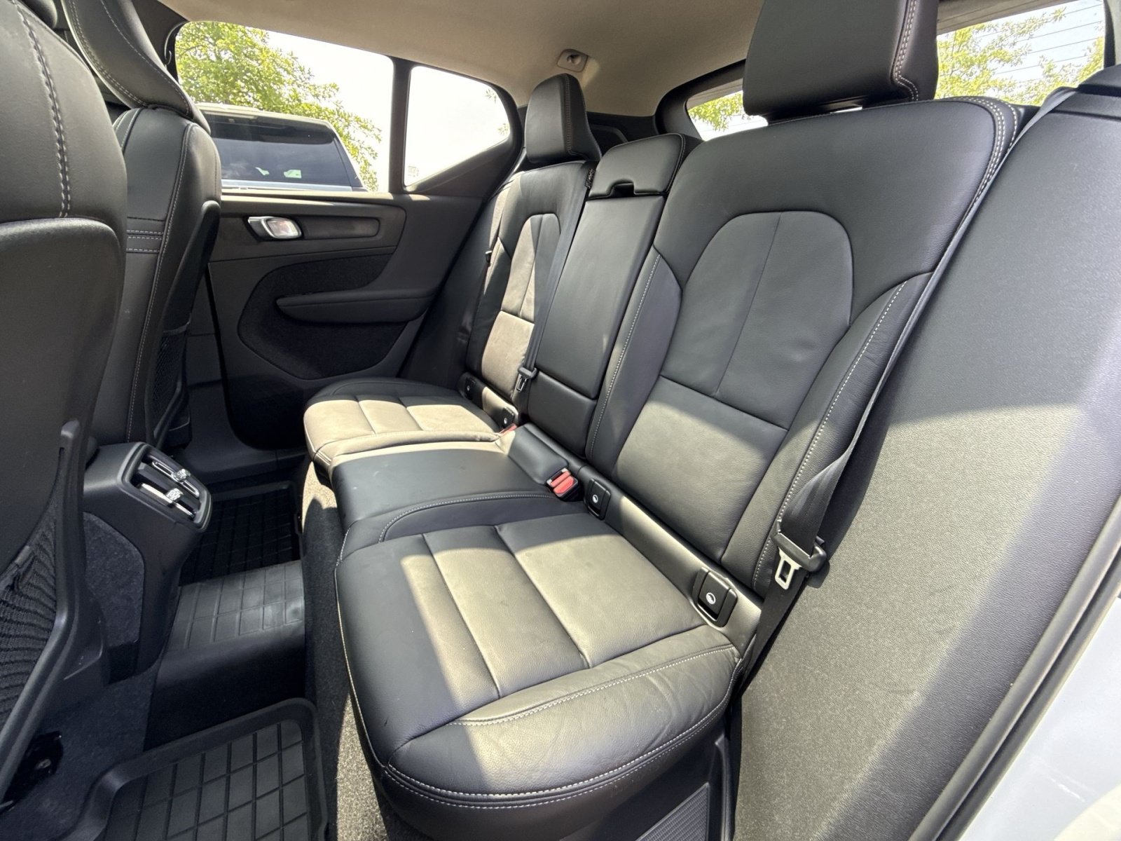 Certified 2023 Volvo XC40 B5 Plus w/ Protection Package Premier AWD/4WD image 33