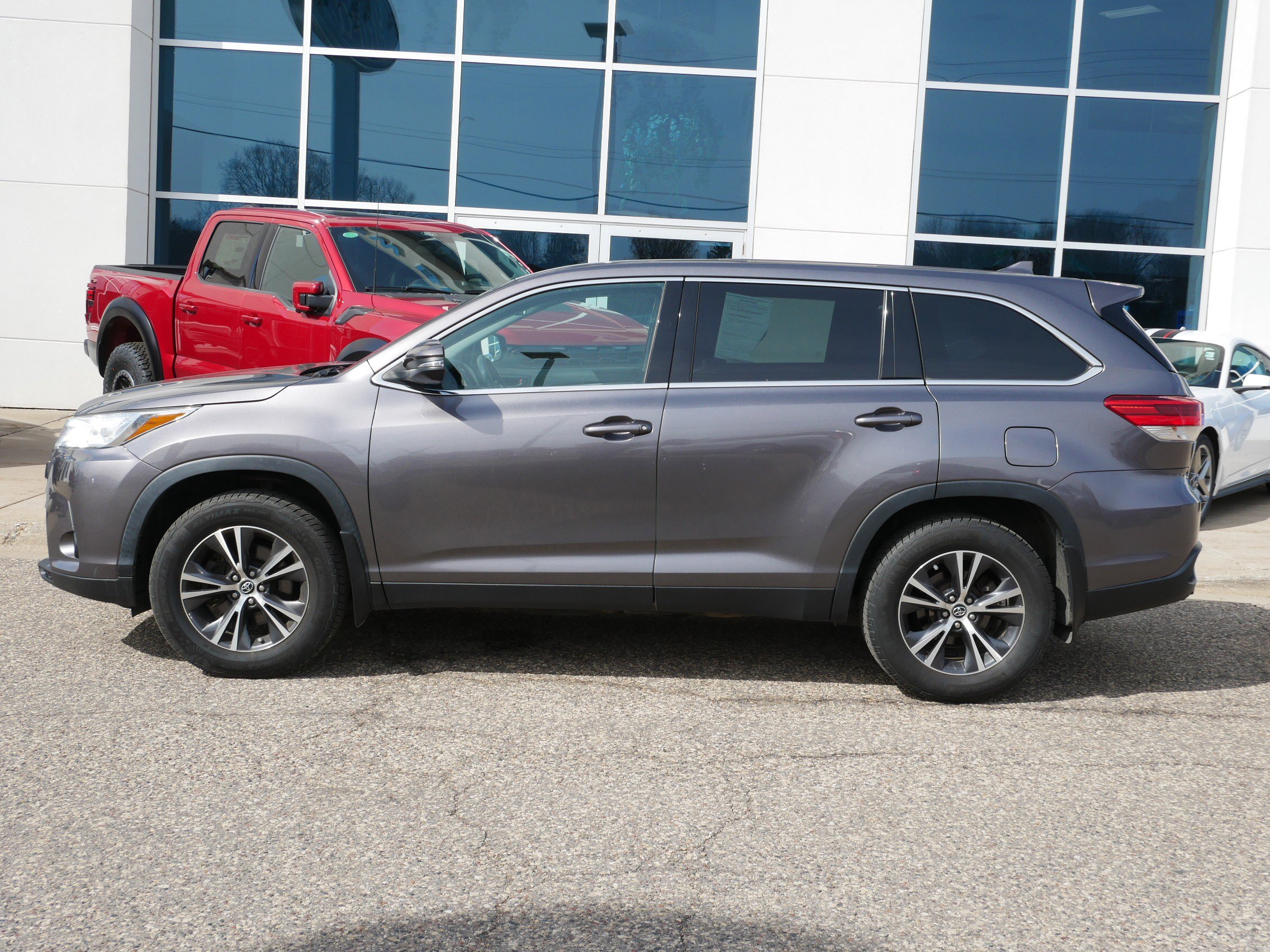 Used 2019 Toyota Highlander Plus AWD/4WD image 26