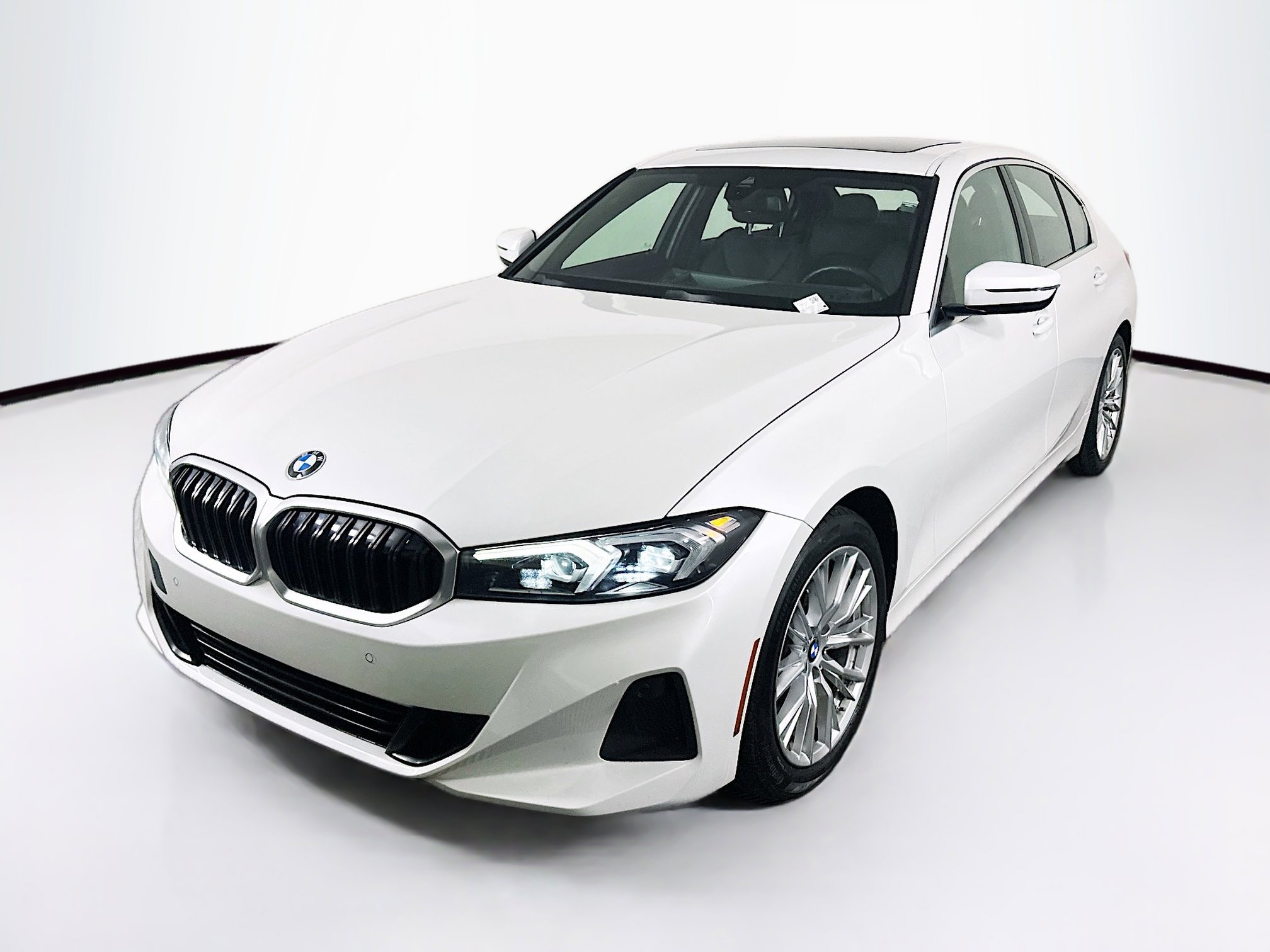 Used 2024 BMW 330i Sedan image 3
