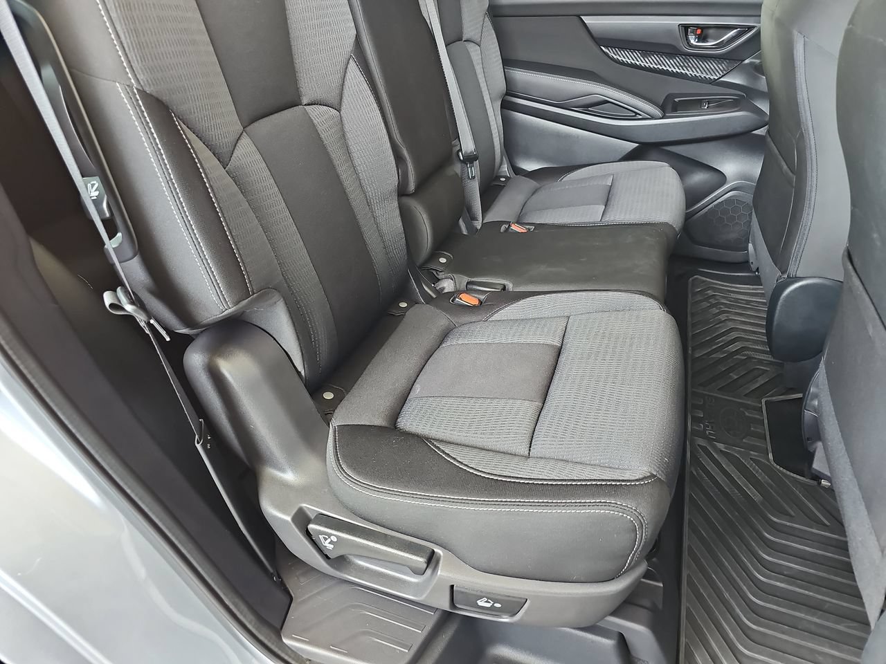 Used 2023 Subaru Ascent Premium w/ Convenience Package AWD/4WD image 19