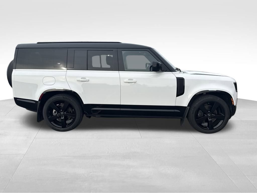 New 2024 Land Rover Defender 130 X-Dynamic SE image 6