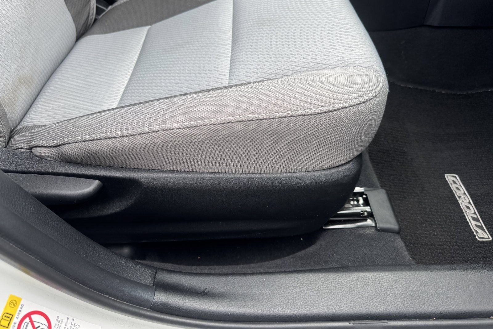 Used 2019 Toyota Corolla LE w/ Carpet Mat Package (TMS) FWD image 21