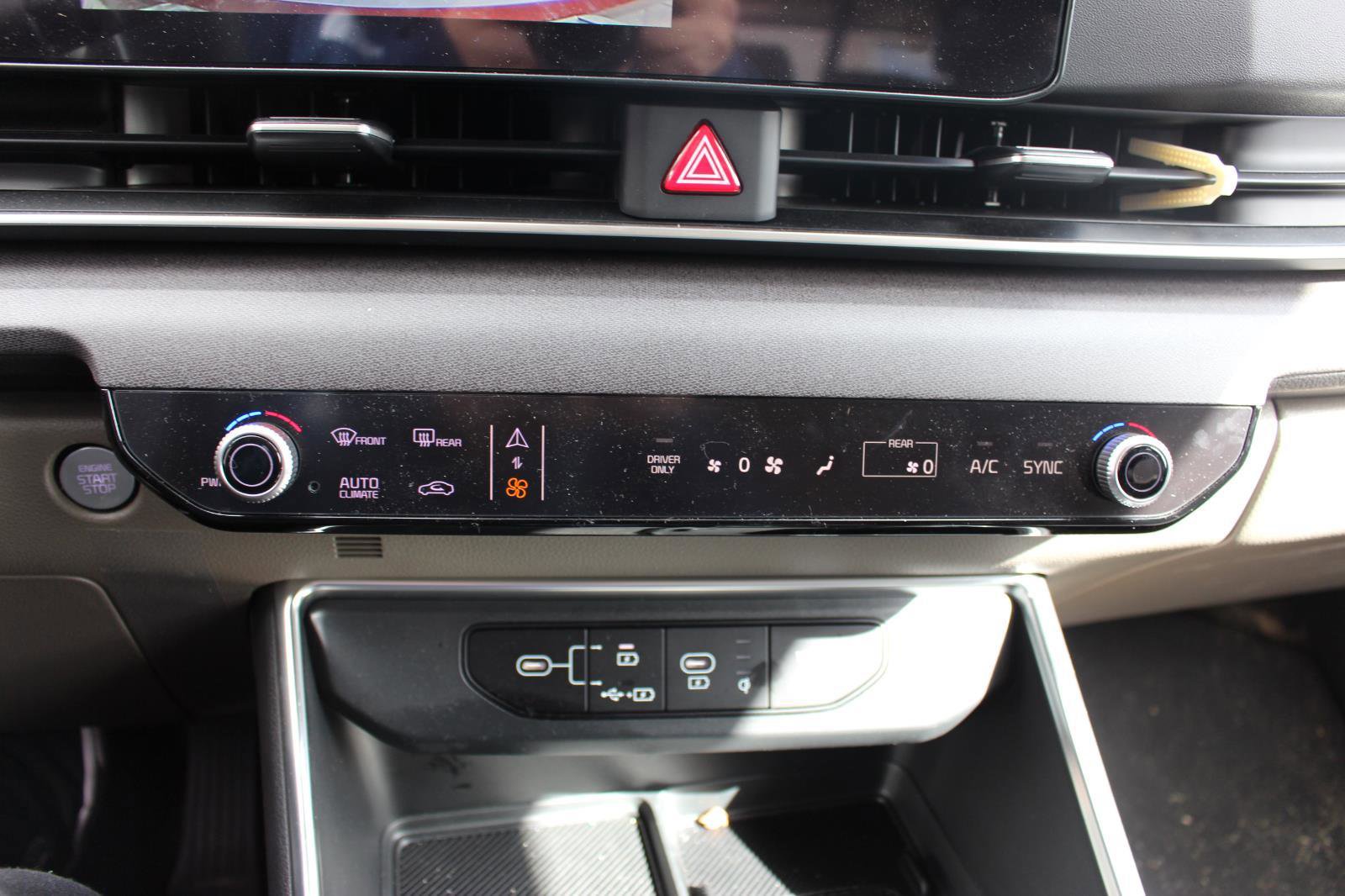 Used 2026 Kia Carnival EX image 23