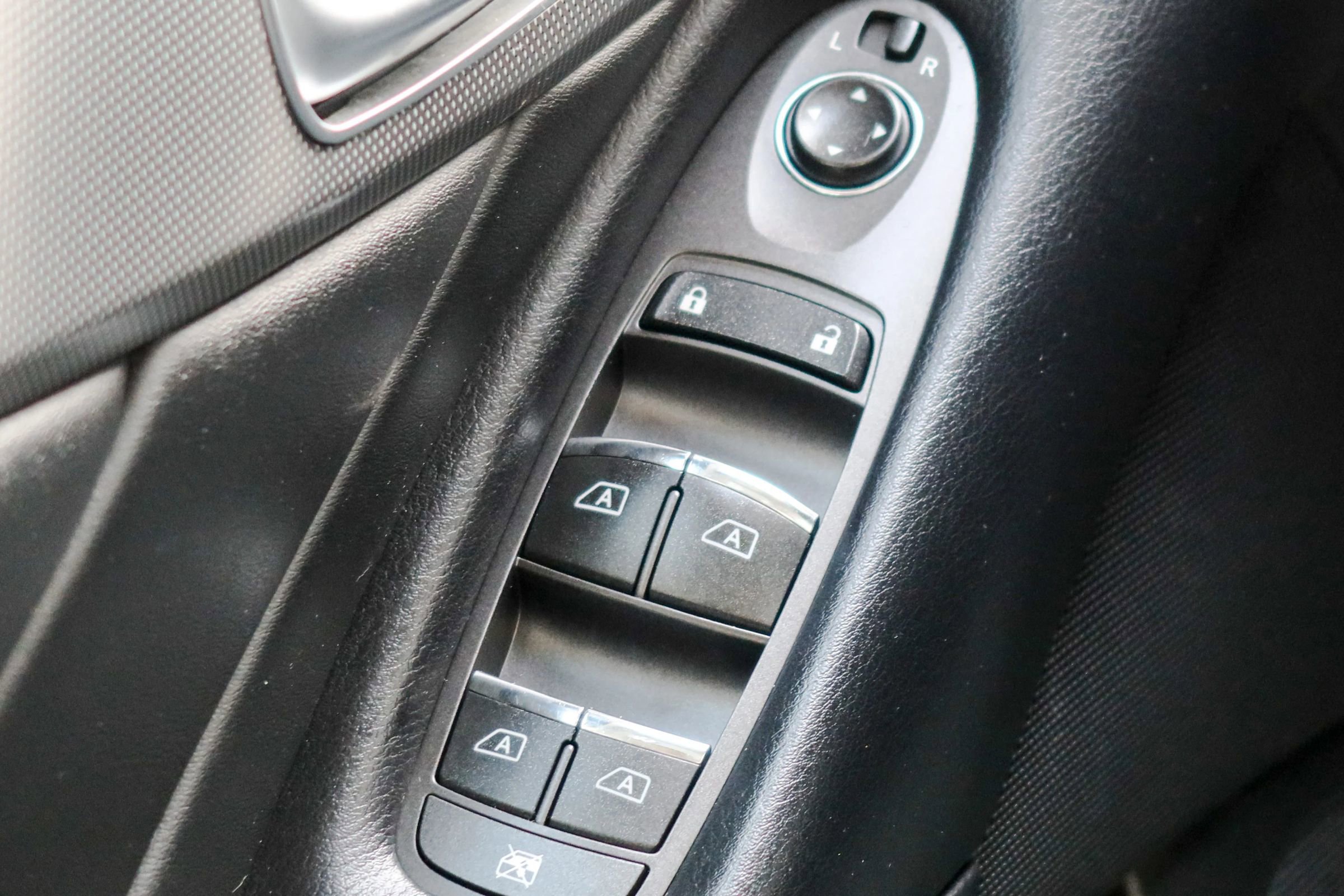 Used 2015 INFINITI Q50 Premium w/ Navigation Package image 9