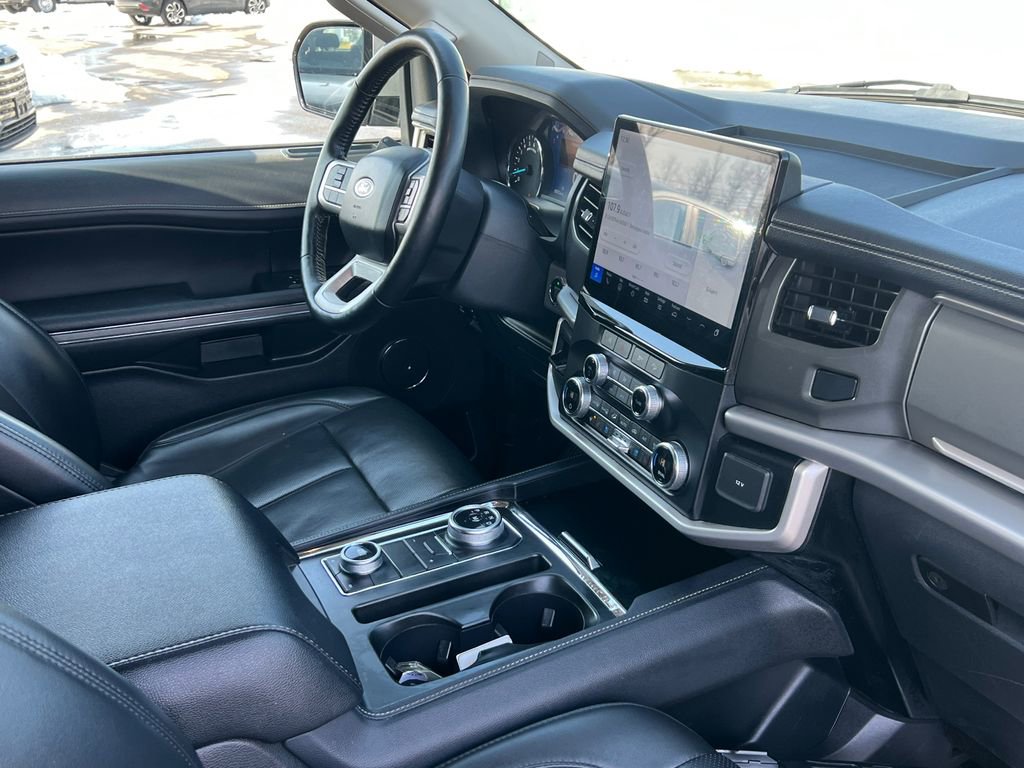 Used 2024 Ford Expedition Max XLT image 12