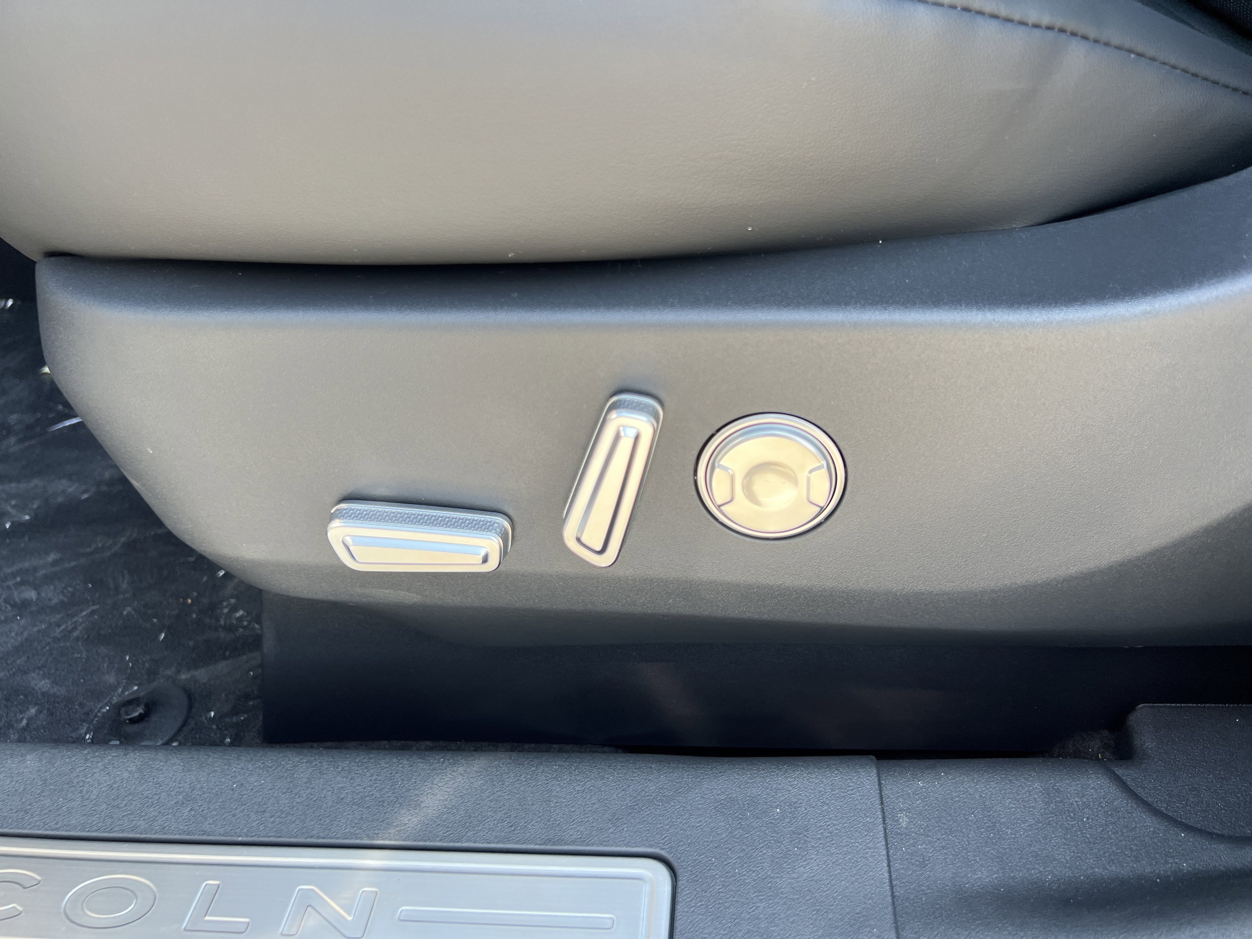 New 2025 Lincoln Nautilus Premier w/ Jet Appearance Package image 26