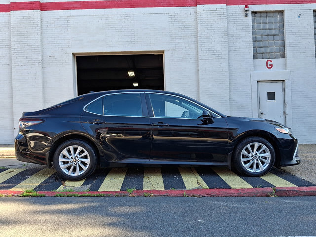 Used 2022 Toyota Camry LE w/ Carpet Mat Package (TMS) FWD image 7