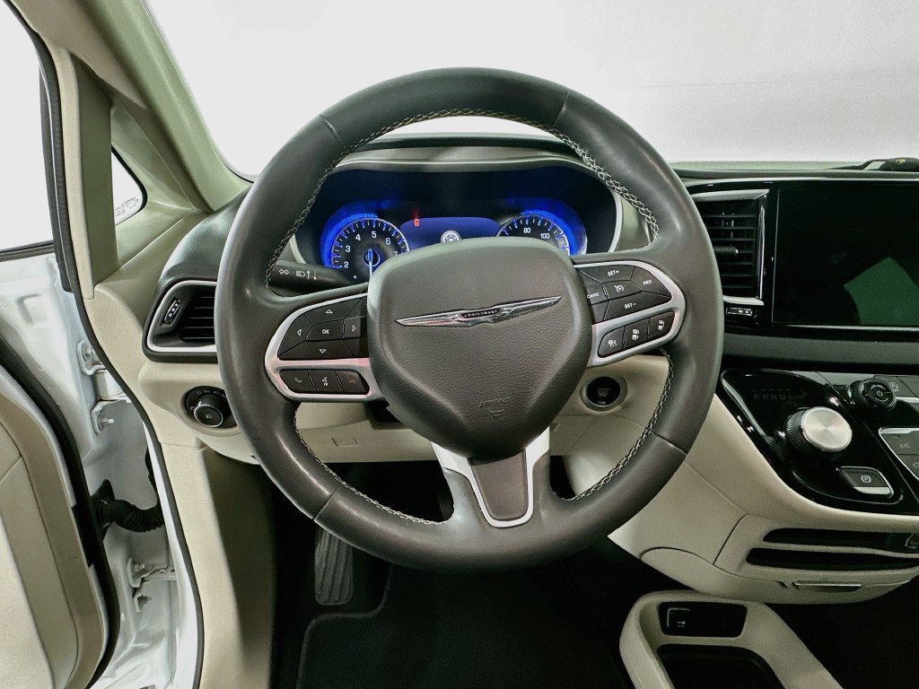 Certified 2023 Chrysler Pacifica Touring-L FWD image 18