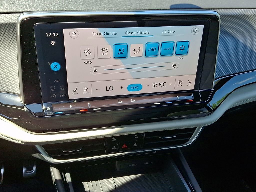 Certified 2025 Volkswagen Atlas Cross Sport SEL Premium R-Line AWD/4WD image 16