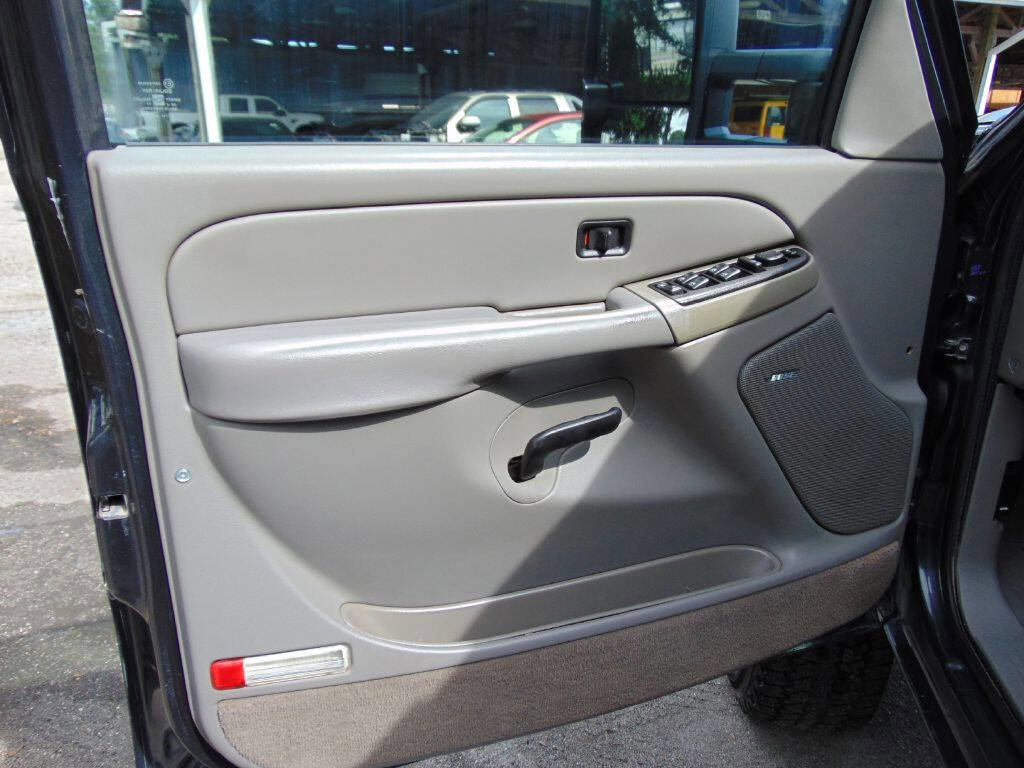 Used 2005 Chevrolet Silverado 2500 LS w/ Heavy-Duty Power Package image 16