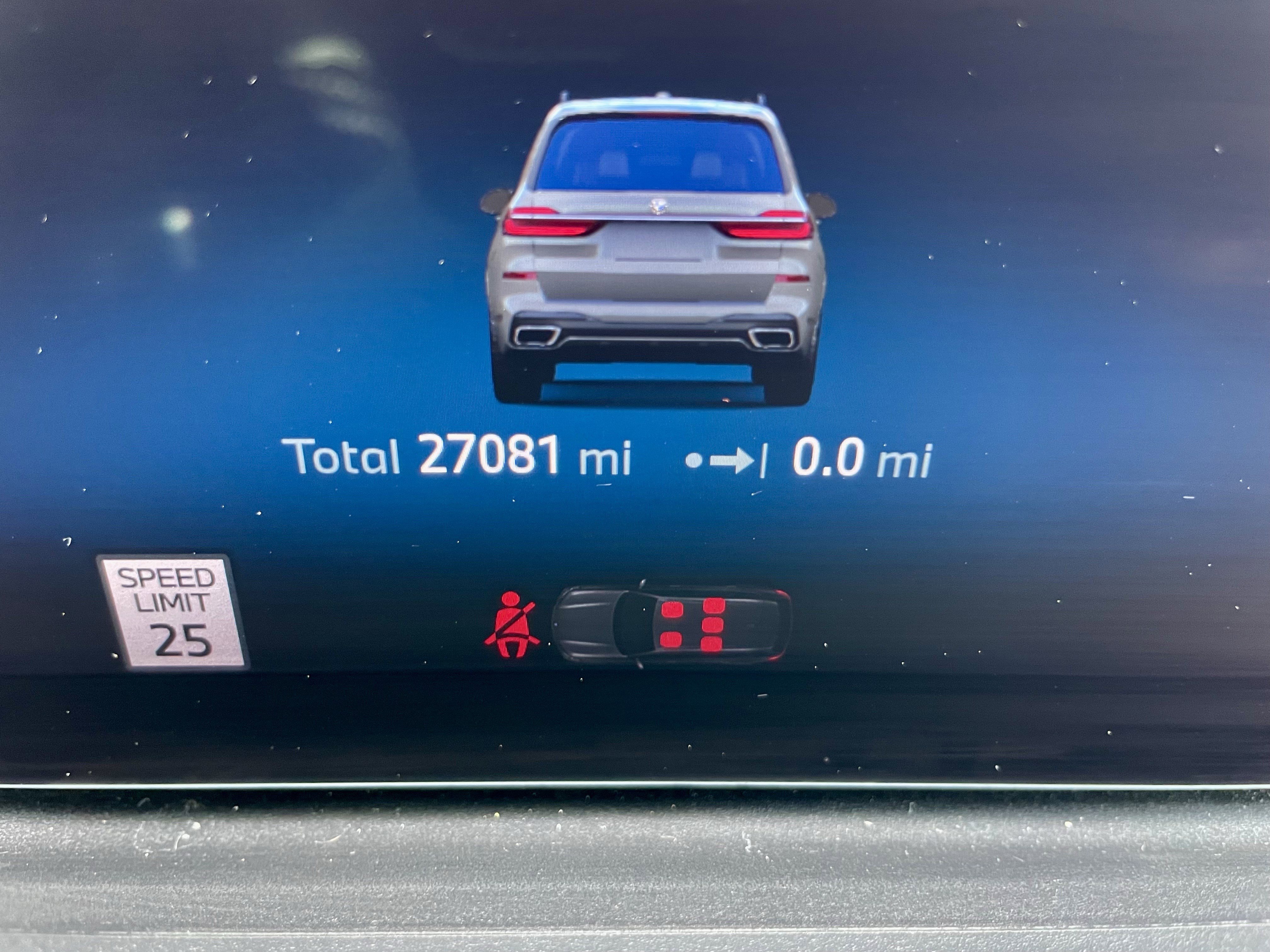 Used 2024 BMW X7 xDrive40i w/ Executive Package image 25