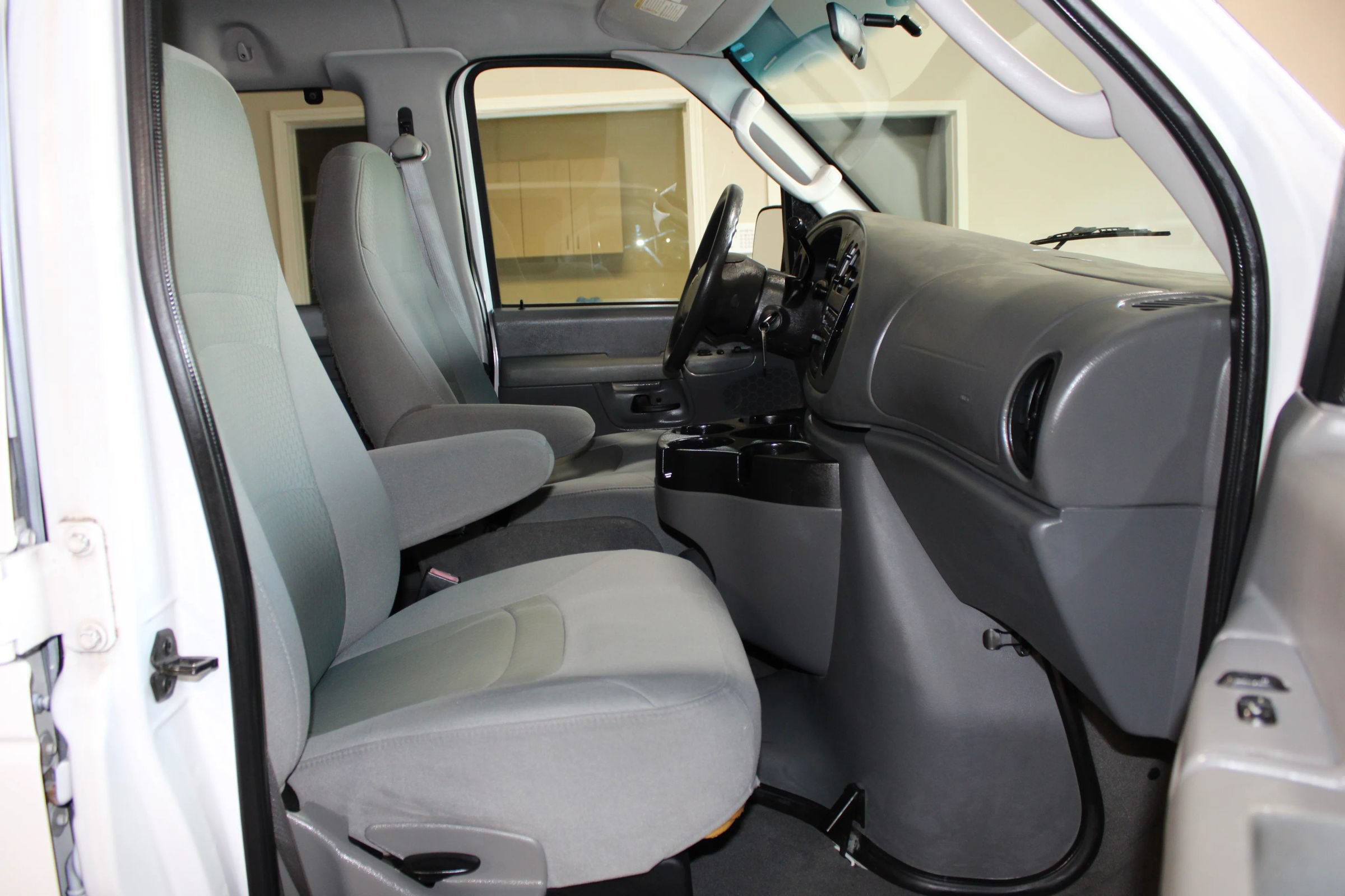 Used 2008 Ford E-350 and Econoline 350 XL RWD image 21