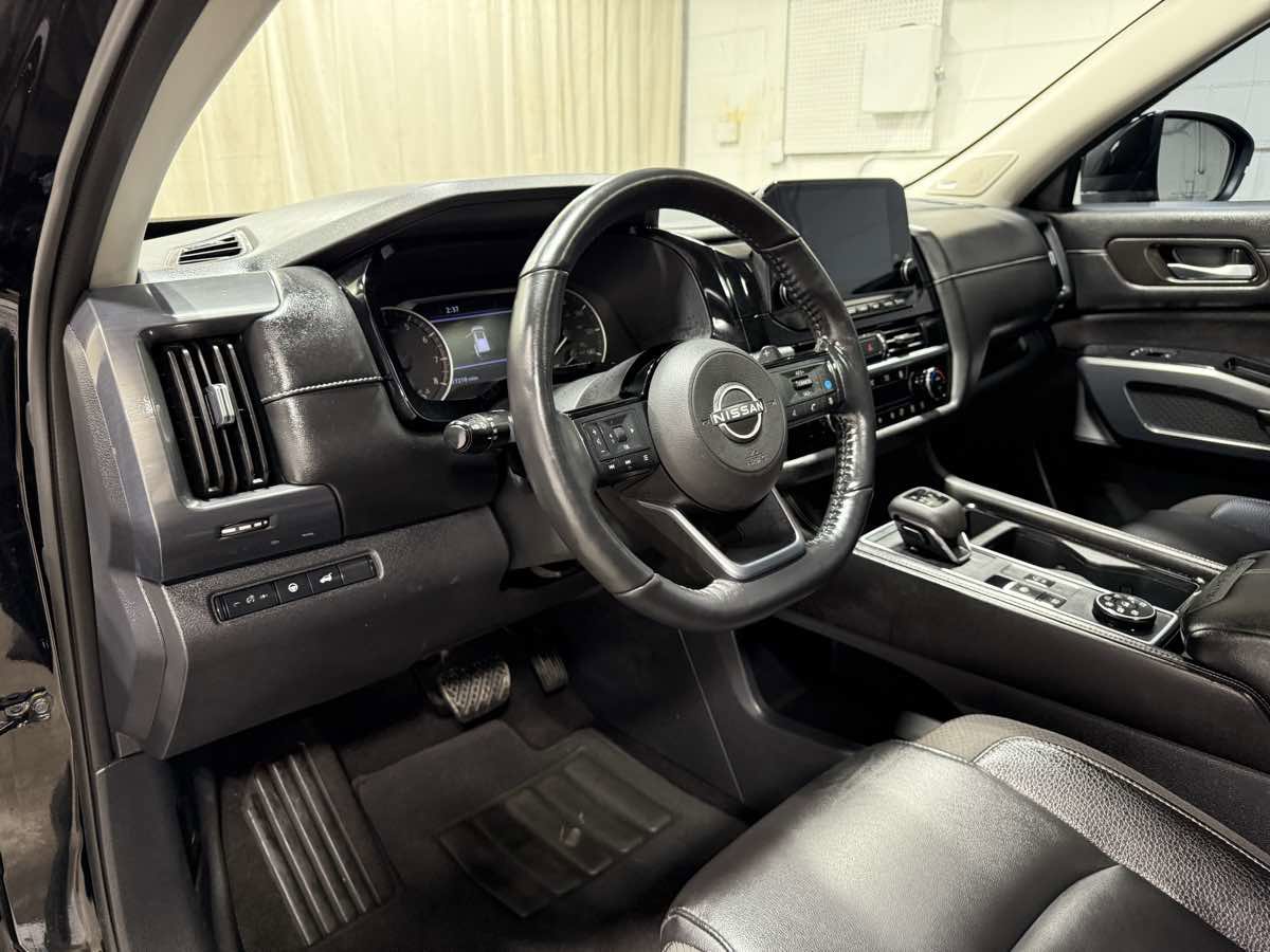 Used 2024 Nissan Pathfinder SL w/ SL Premium Package AWD/4WD image 10
