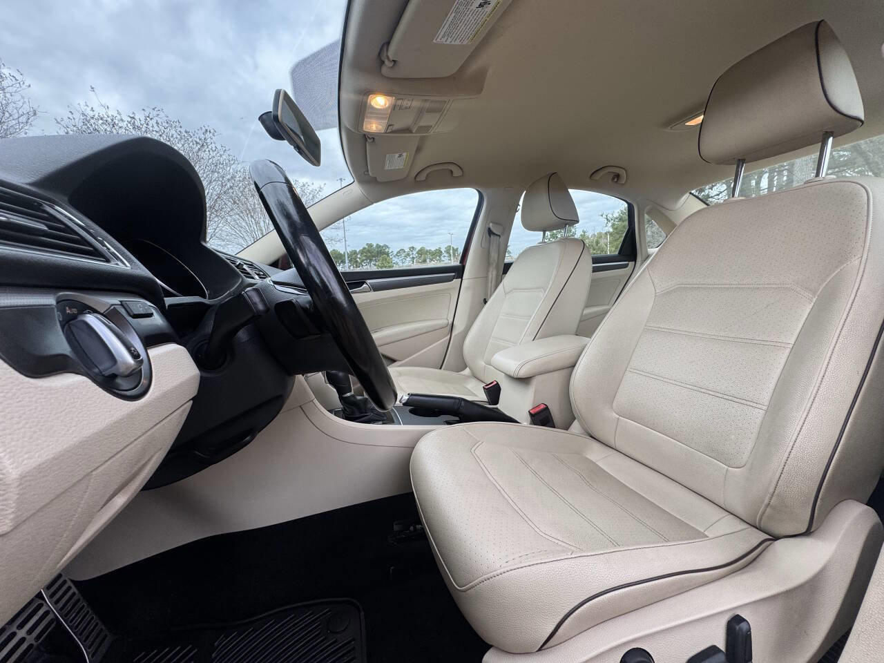 Used 2017 Volkswagen Passat 1.8T R-Line image 12