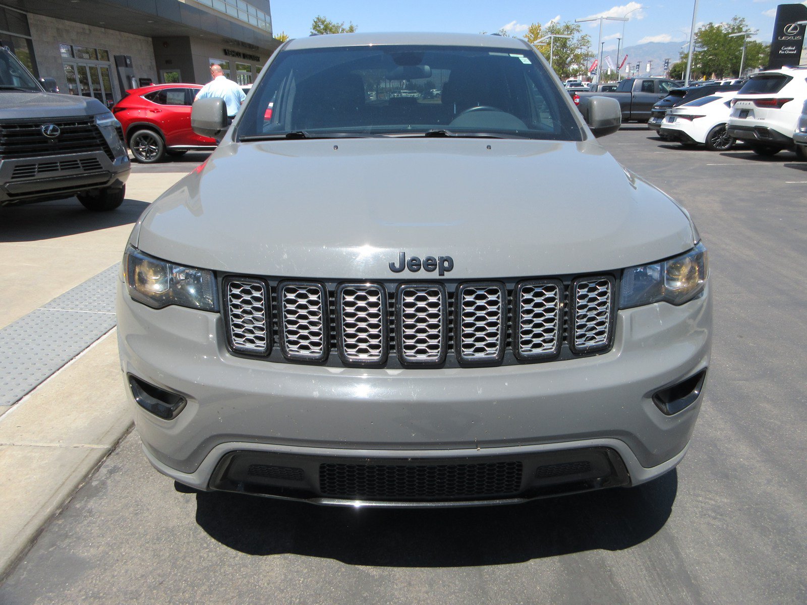 Used 2021 Jeep Grand Cherokee Laredo X AWD/4WD image 13