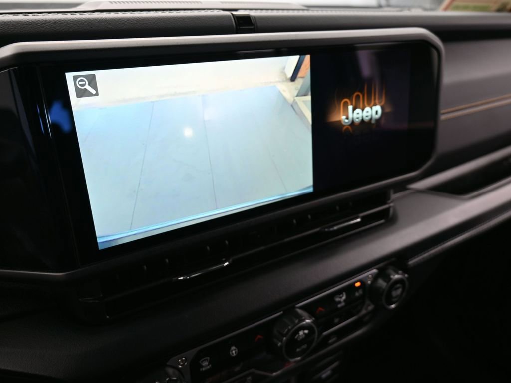 Used 2024 Jeep Gladiator Sport w/ Premium Package image 22