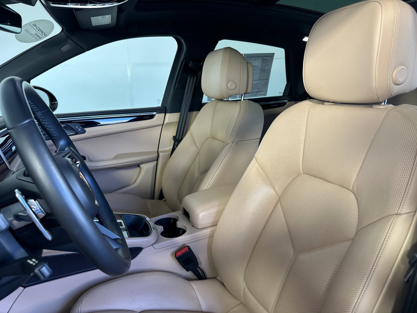 Certified 2023 Porsche Macan S AWD/4WD image 5