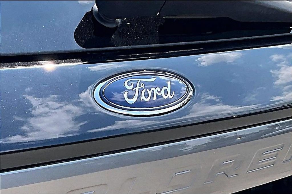 Used 2023 Ford Explorer XLT w/ Equipment Group 202A AWD/4WD image 8