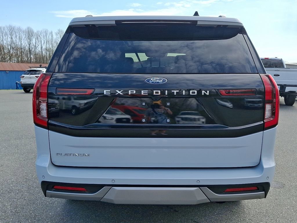 Used 2025 Ford Expedition Platinum image 5