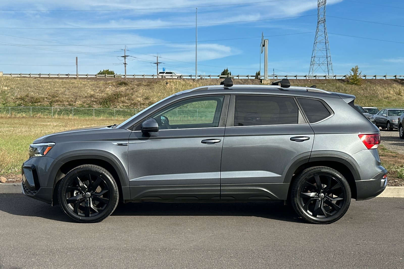 Used 2022 Volkswagen Taos SE FWD image 6