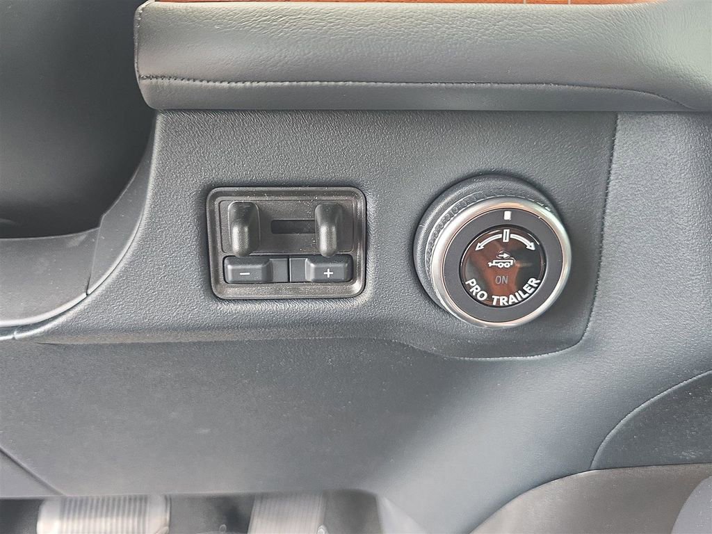 New 2025 Lincoln Navigator L Black Label image 17