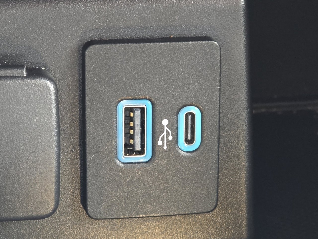 Used 2020 Ford Explorer Limited image 11