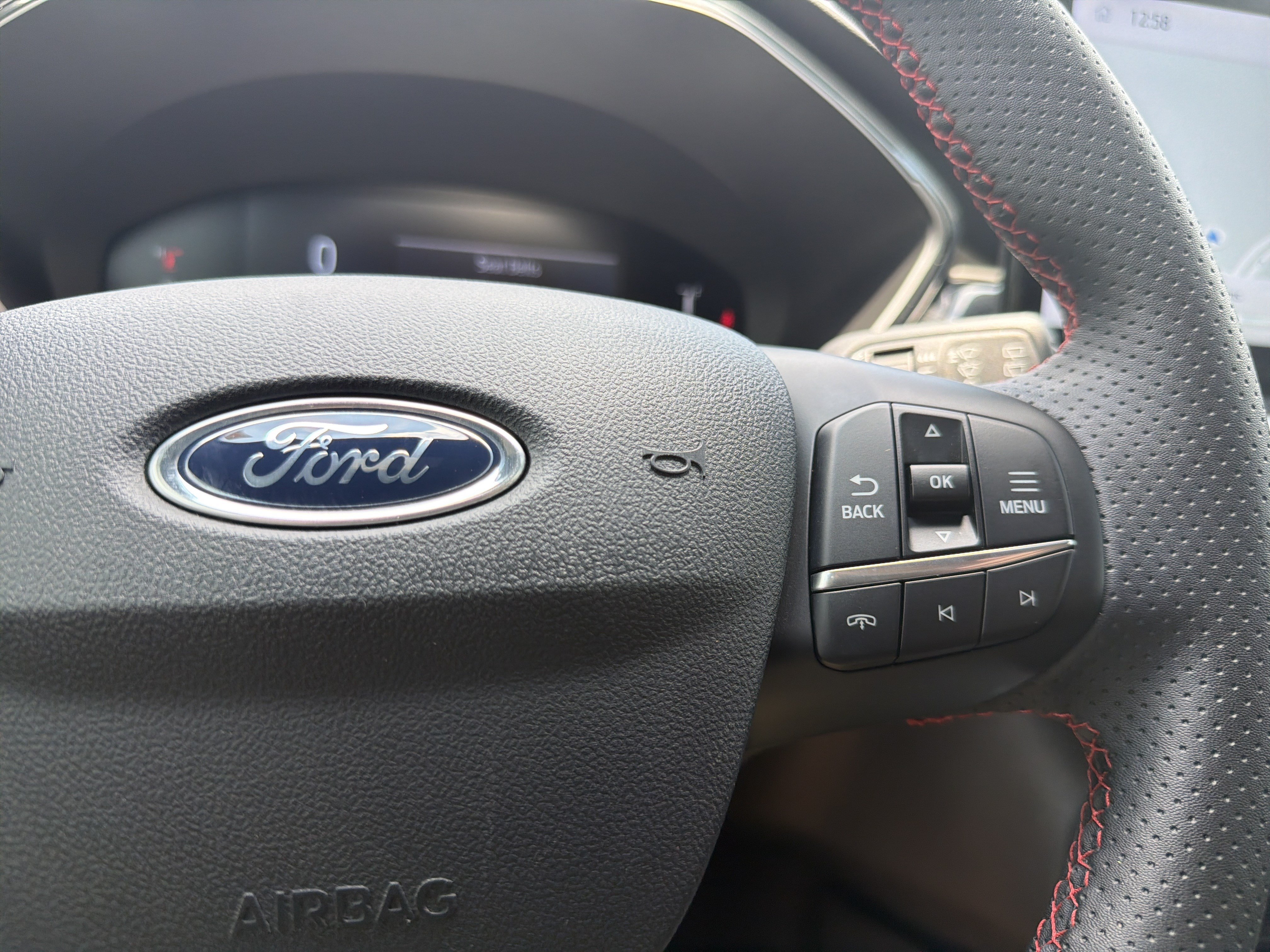 Used 2024 Ford Escape ST-Line w/ Tech Pack #1 FWD image 10
