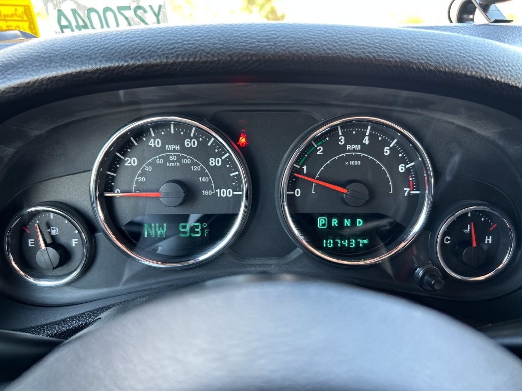 Used 2017 Jeep Wrangler Unlimited Sahara w/ Connectivity Group AWD/4WD image 10