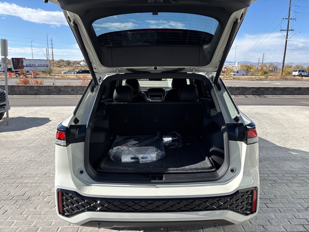 New 2026 Volkswagen Tiguan SE R-Line image 22