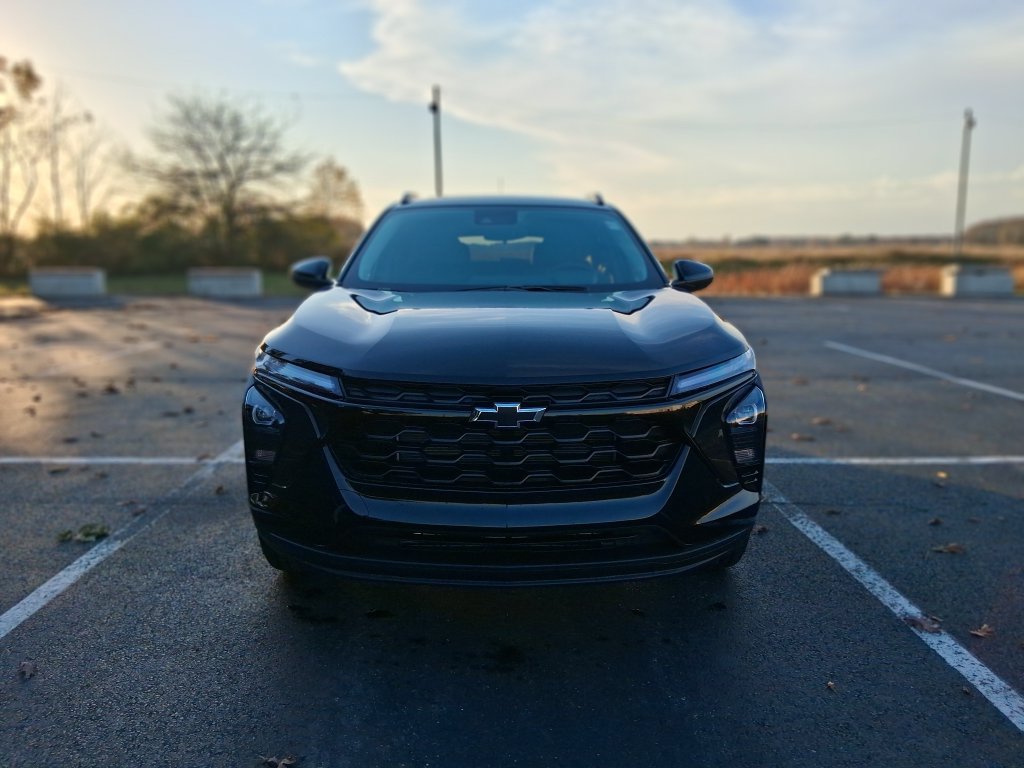 New 2026 Chevrolet Trax LT w/ Sunroof Package FWD image 2