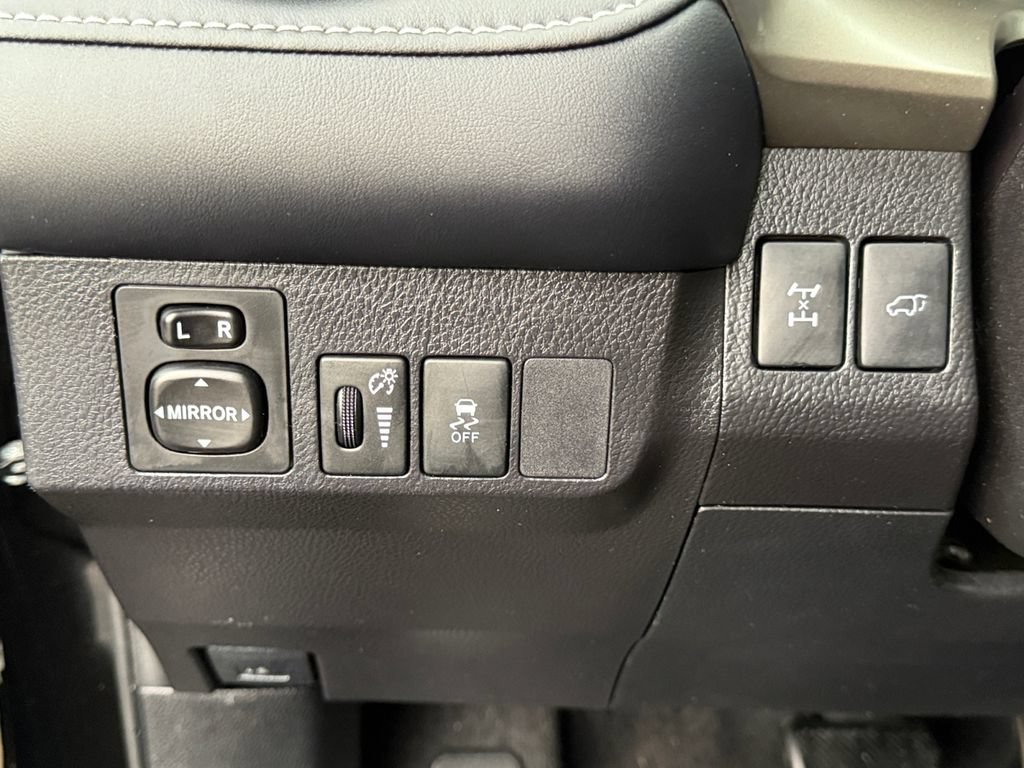 Used 2015 Toyota RAV4 Limited AWD/4WD image 20