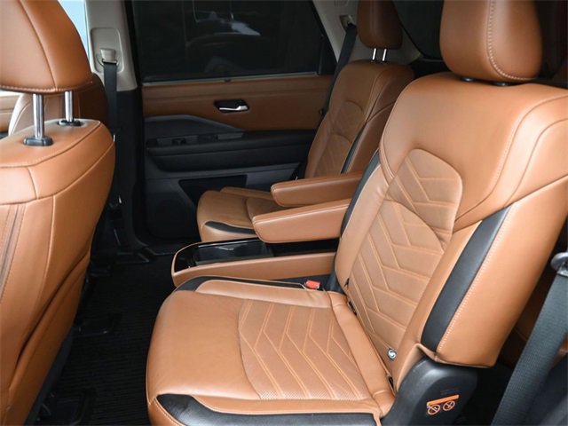Used 2023 Nissan Pathfinder Platinum image 12