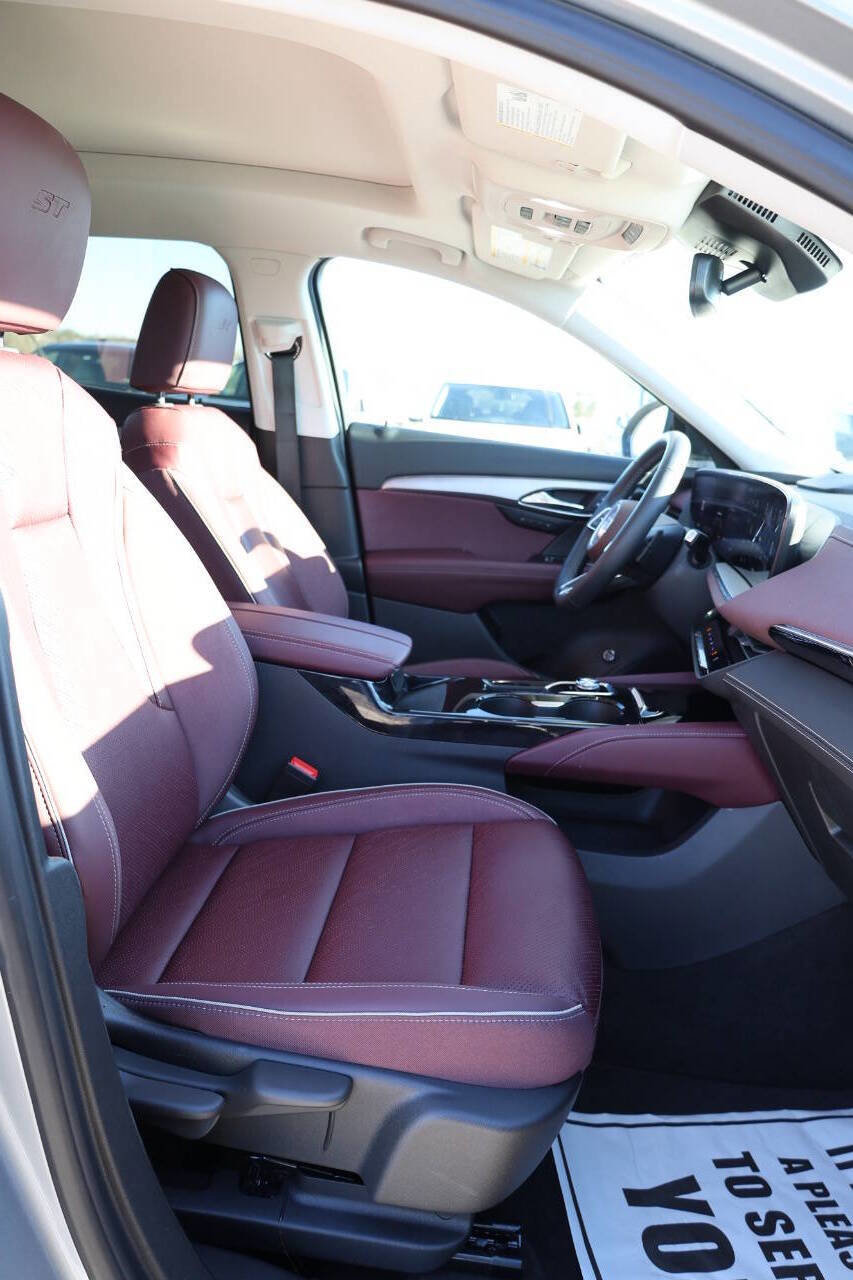 Used 2025 Buick Envision Sport Touring image 15