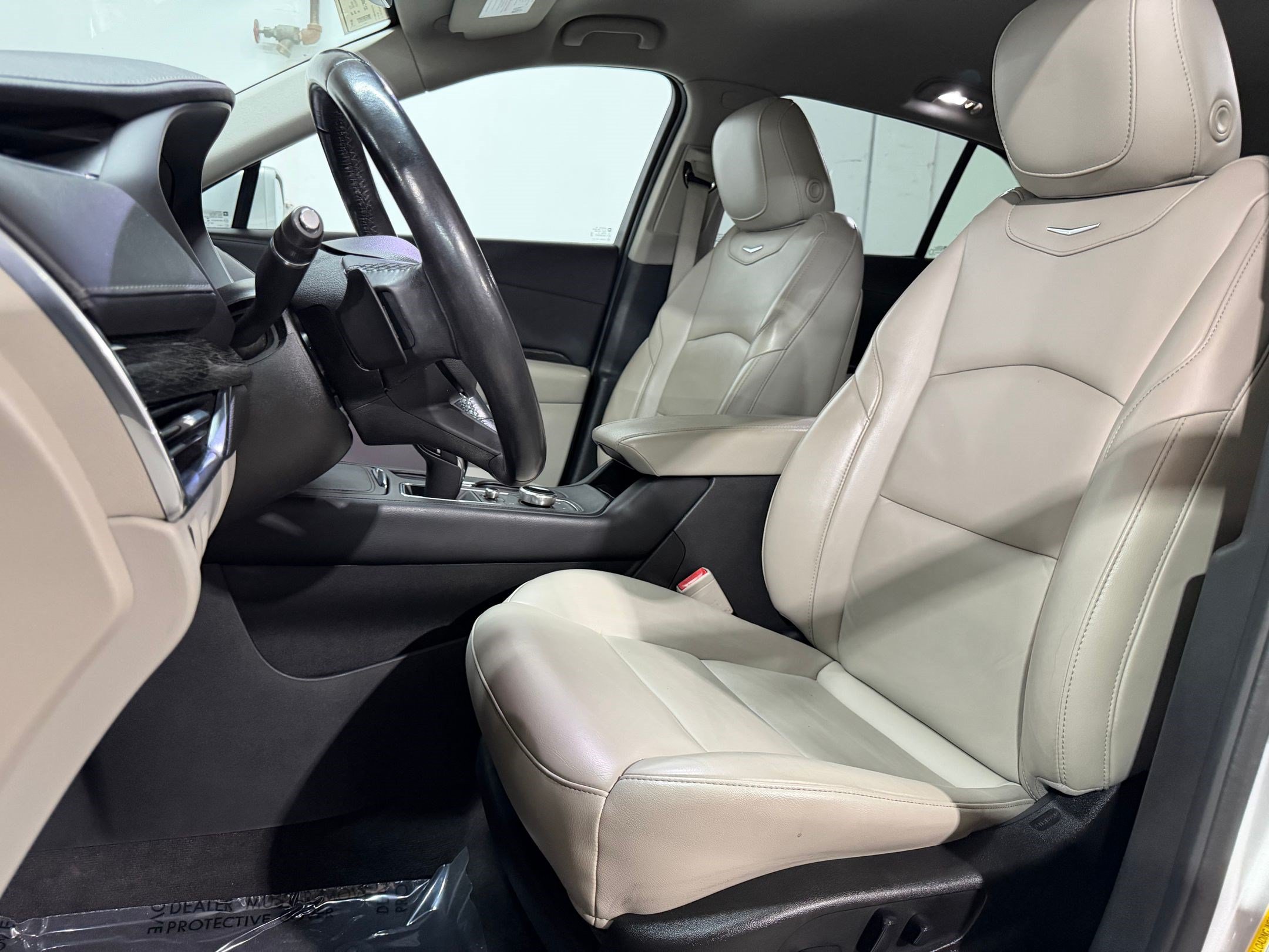 Used 2021 Cadillac XT4 Premium Luxury FWD image 4